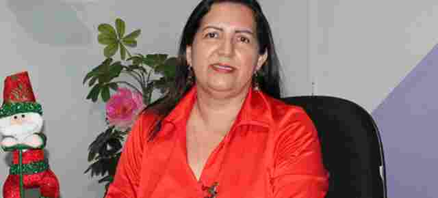 Diretora de instituição que fornecia diplomas falsos é presa