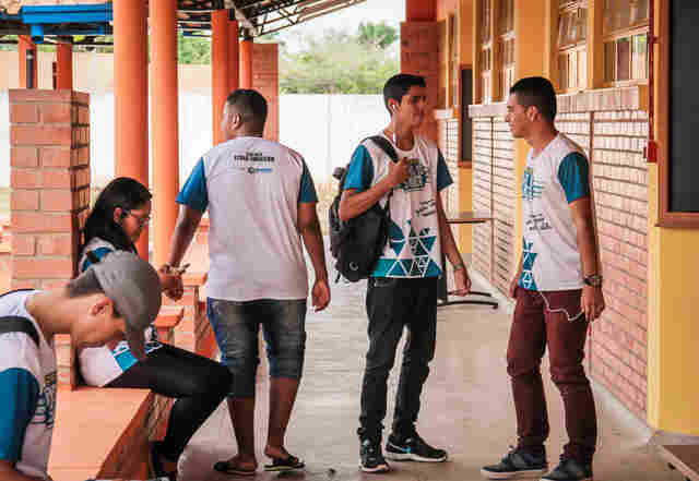 Governo do Estado vai dar R$ 200 por aluno que permanecer em sala de aula