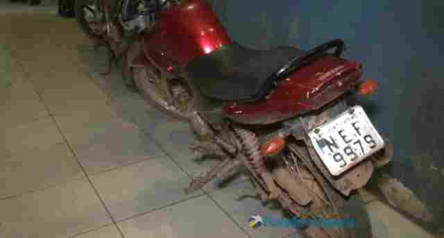 Polícia detém adolescente e amigo com moto roubada na Zona Leste