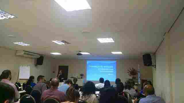 Em palestra, advogada Franciany de Paula fala sobre legislação tributária para cooperativas