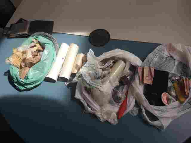 Homem é preso após ser flagrado com drogas em frente a escola estadual