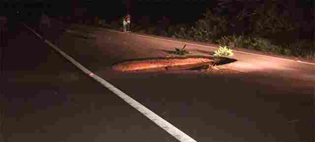 Asfalto cede e pista da BR-425, com destino a Guajará é interditada