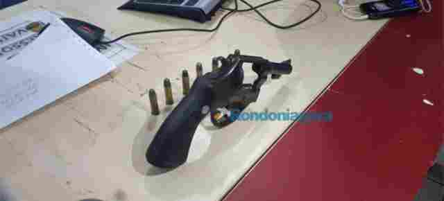 Após denúncias, jovem é preso com revólver em centro poliesportivo de Porto Velho