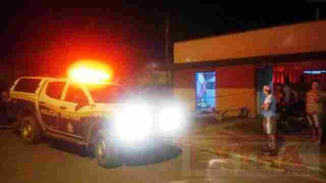 Jovem é morto a tiros em academia; namorada tenta salvar e acaba baleada