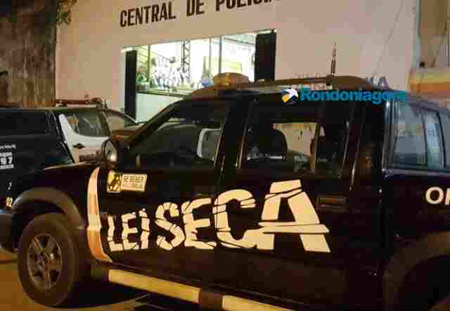 PM é espancado por populares e preso bêbado após causar acidente; agente penitenciário e militar caem em blitz