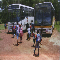 Duas empresas param transporte escolar e cerca de 3 mil alunos estão sem aula