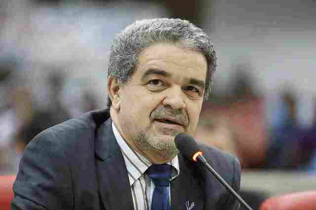 Aélcio da TV indica contratação de professor para Escola Daniel Neri na Capital