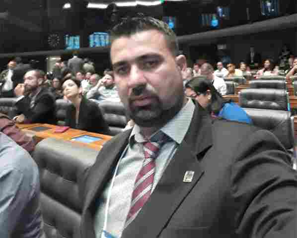 Justiça manda prefeito de Costa Marques demitir a esposa