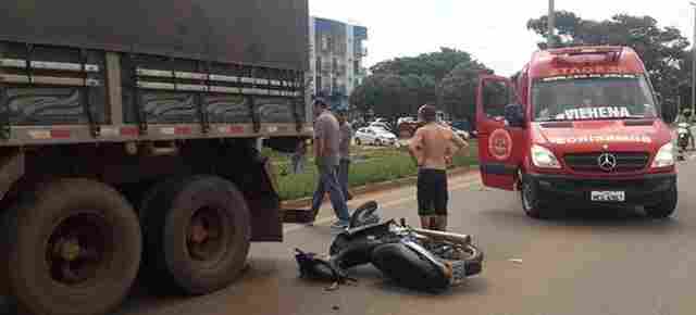Motociclista grávida colide em traseira de carreta parada na BR-364