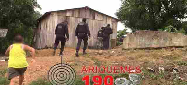 Vítima é esfaqueada durante roubo em residência