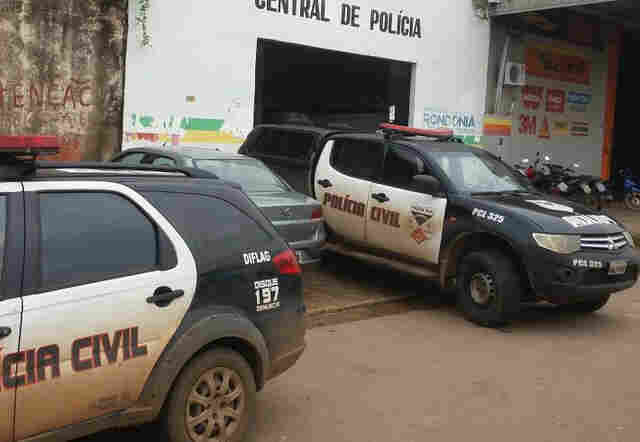 Marido não aceita fim do relacionamento, destrói móveis e ameaça esposa