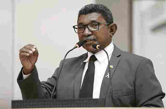 Deputado Só na Bença garante colchões novos para instituição beneficente