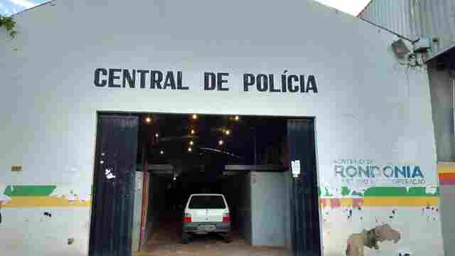 Homem coloca arma no rosto da esposa e acaba preso