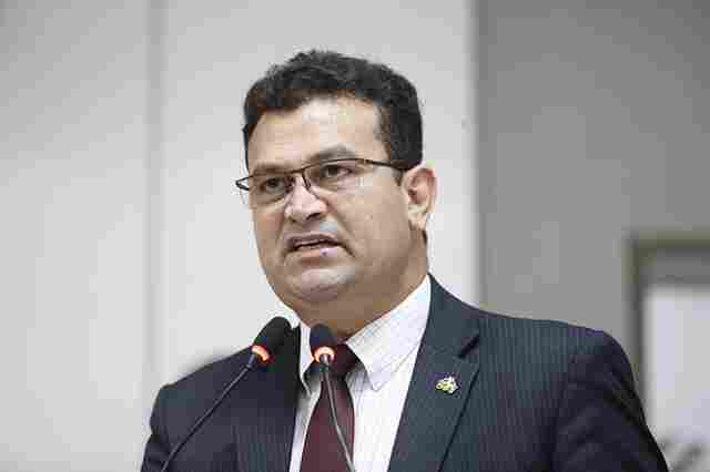 Após quebrar Caerd, servidores tentam pressionar deputados na Assembleia