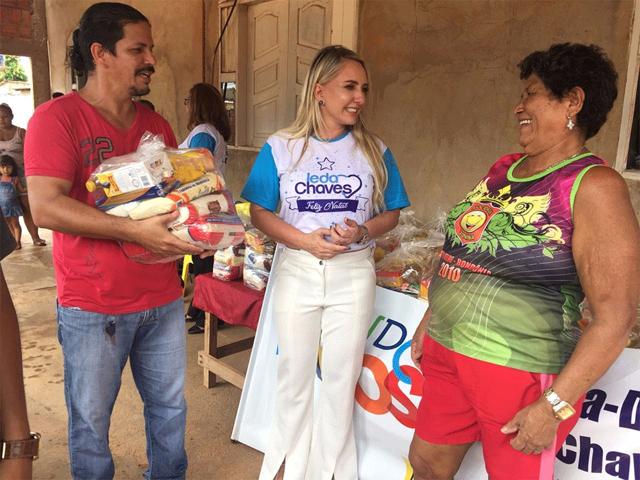 Primeira-dama Ieda Chaves entrega 600 cestas básicas