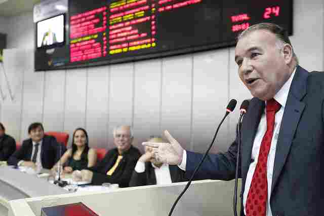 Assembleia concede título de cidadão a Nazif e Jesualdo Pires