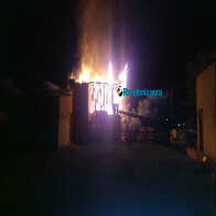 Casa fica totalmente destruída após incêndio criminoso em Porto Velho