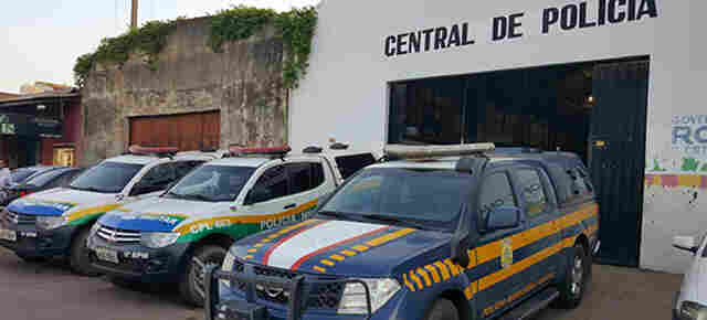 Foragido é preso após ser agredido com pedaço de madeira por populares