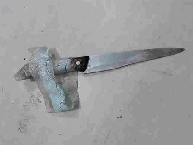 Bandidos são presos após atacar vítima com faca