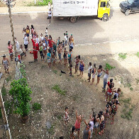 Jovem cumpre promessa e entrega 500 cestas básicas a famílias carentes da Capital