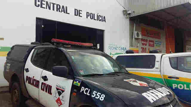 Mulher é presa após espancar filho de dois anos que tem problemas mentais