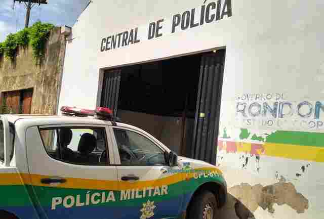 Dupla é presa ao tentar furtar baterias de caixa distribuição de telefone em Porto Velho