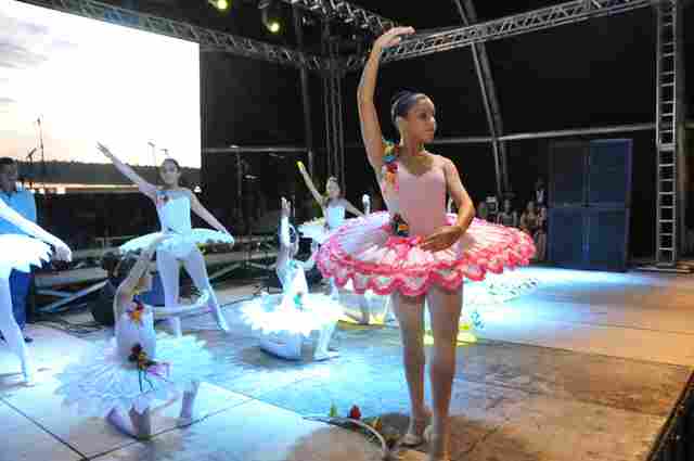Escola de ballet oferece 150 vagas para crianças a partir dos 7 anos