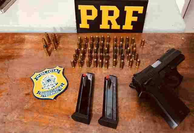 PRF prende homem com pistola e quase 60 munições na BR-364