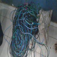 Irmãos adolescentes são detidos furtando fiação de condomínio em Porto Velho