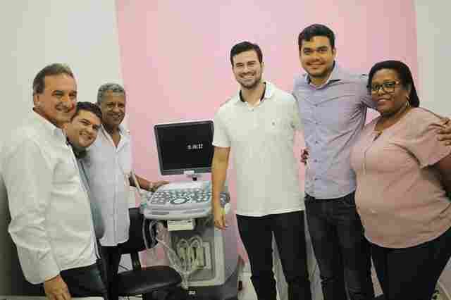 Deputado Expedito Netto entrega aparelho de ultrassom para clínica de Rolim de Moura