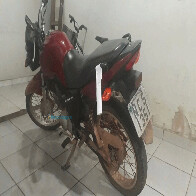 Foragidos são recapturados ao serem flagrados com moto roubada em rua da capital