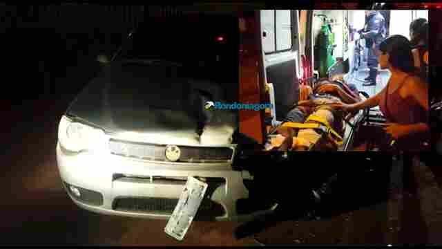 Motorista de carro colide com motociclista ao fazer curva e foge deixando veículo