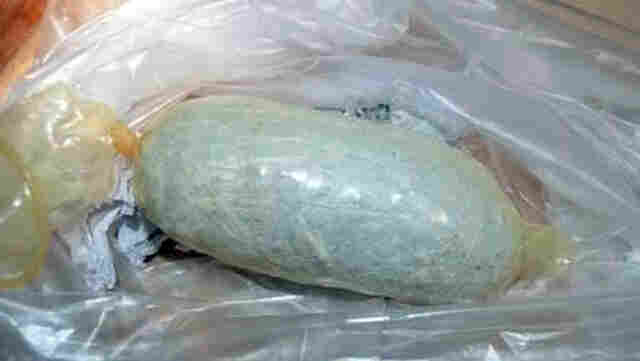 Mulher se desespera, chora e confessa que levava drogas nas partes íntimas para presidiário