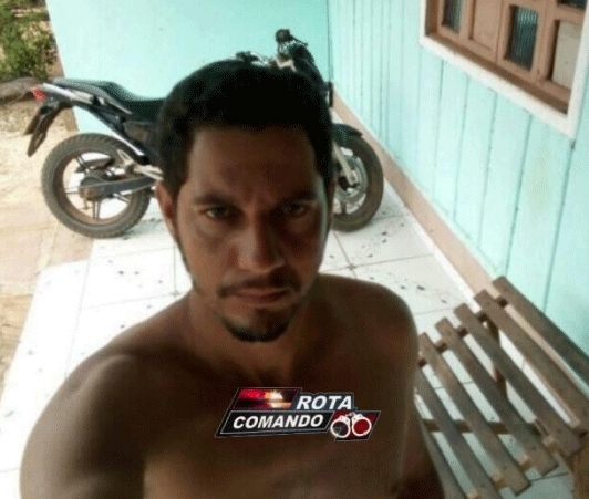 Homem é morto com facada no pescoço e mulher fica ferida com tiro na cabeça após bebedeira com amigos