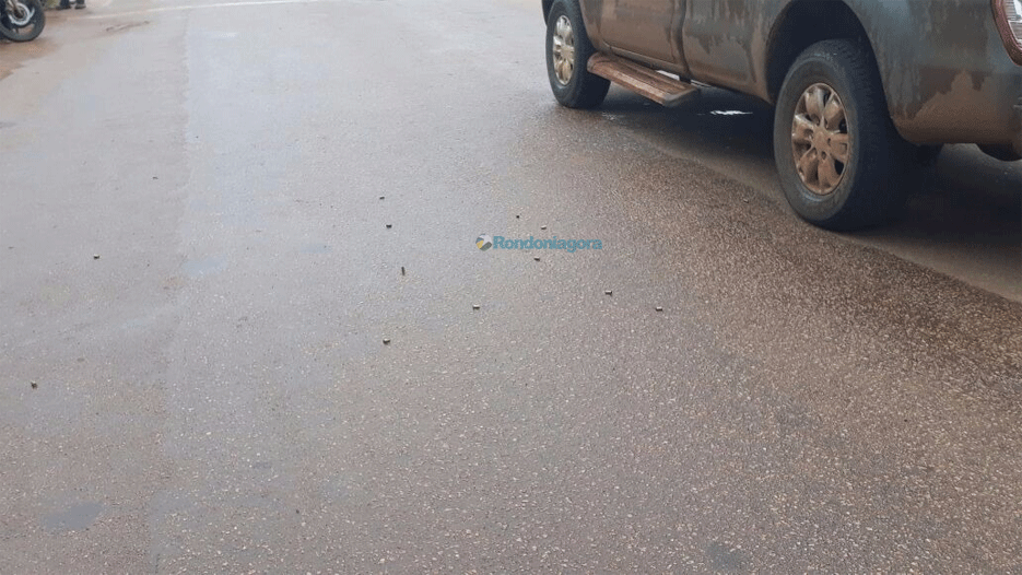 Idoso é assassinado a tiros dentro de caminhonete em semáforo de Porto Velho