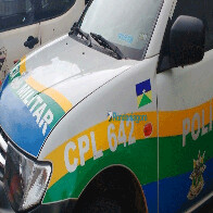 Vídeo: Morador de rua é morto com mais de 20 tijoladas em pátio de posto de combustível