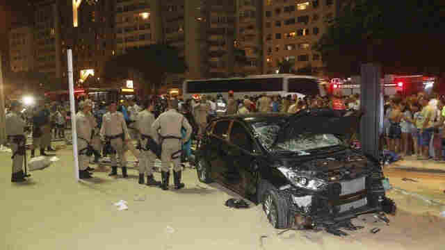 Motorista perde controle e atropela pelo menos 15 pessoas em Copacabana, no Rio