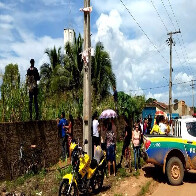Adolescentes criminosos são presos após roubo em restaurante e colidirem em viatura