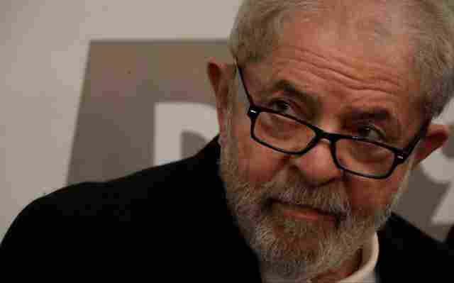 Juiz federal proíbe Lula de deixar o país e manda apreender passaporte do petista