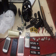 Bando é preso com armas, drogas e veículo roubado no Orgulho do Madeira