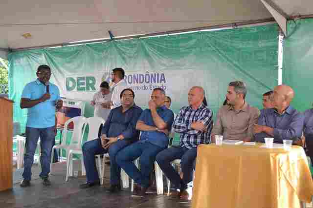 Só na Bença participa de assinatura da ordem de serviço de teatro em Ariquemes