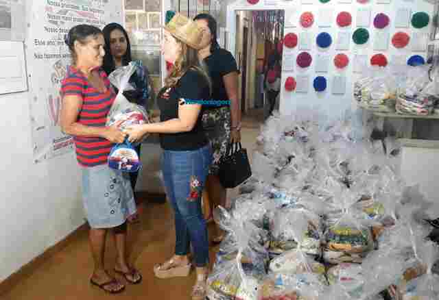 Banda do Vai Quem Quer entrega 300 Kg de alimentos para instituições carentes de Porto Velho