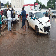 Motorista invade preferencial na Duque de Caxias e colide em outro carro