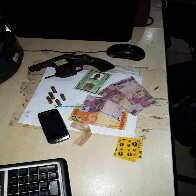 Adolescente e amigo são flagrados com revólver, moto roubada e confessam que iriam praticar assaltos