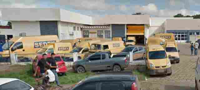 Bando invade agência dos Correios na Capital, amarram vigias e roubam cofre