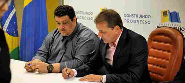 Na posse do novo presidente da Emdur, prefeito defende contribuição para energia e condena “contaminação eleitoral”