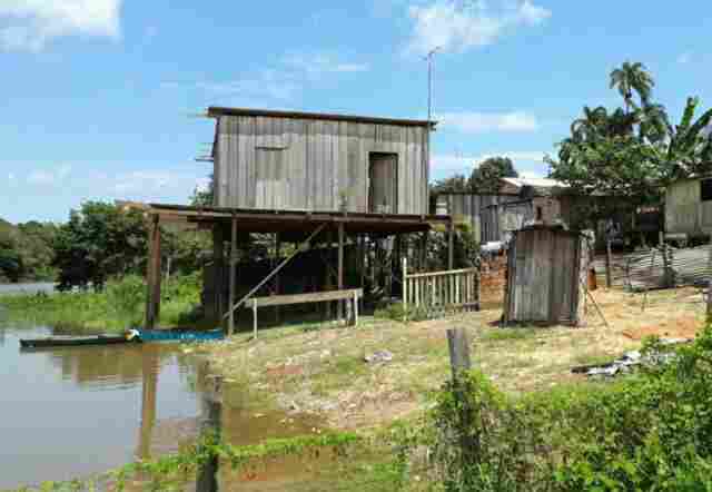 Cheia no Rio Candeias desabriga 15 famílias, mas outras continuam em áreas de risco