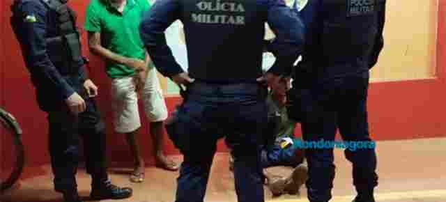 Homem é esfaqueado no pescoço por desconhecido