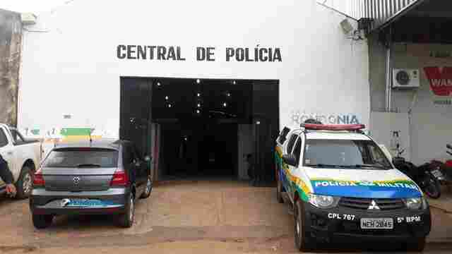 Dupla compra drogas para consumir em sítio e acaba detida