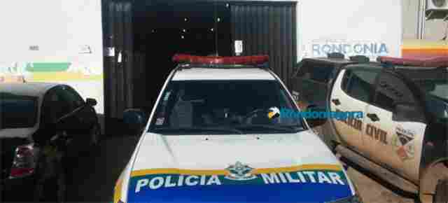 Policial militar de folga é detido após atirar em via pública em desfile de Carnaval
